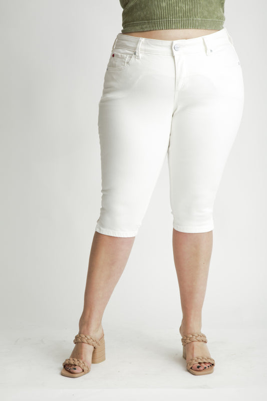 Color Crop with side vents in 18" inseam  - Clare