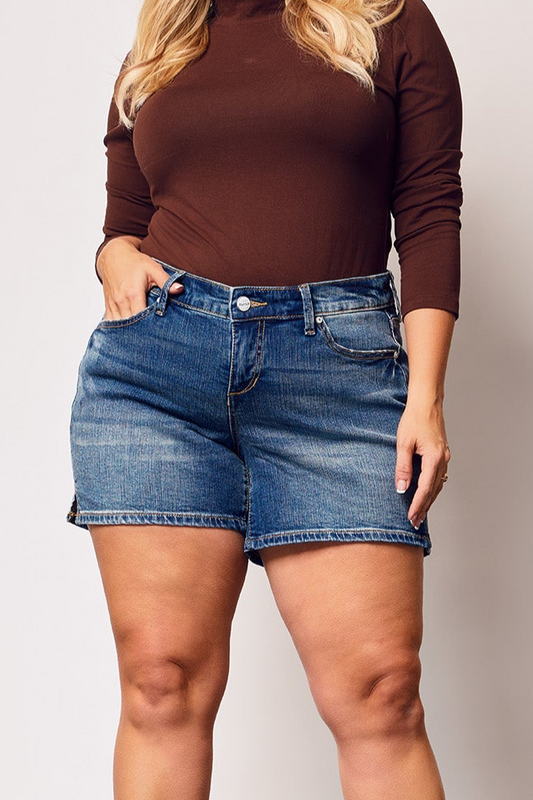 Denim shorts mid rise with side vents in 5.5" Inseam - Willow