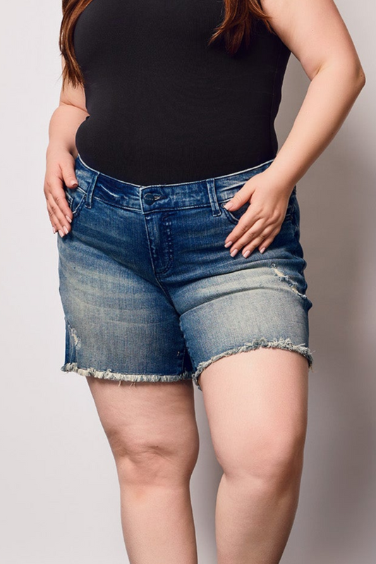 Denim shorts with frayed hem in 5.5" Inseam - Zoey